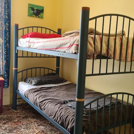 Empire Hotel Backpackers Оамару Екстериор снимка