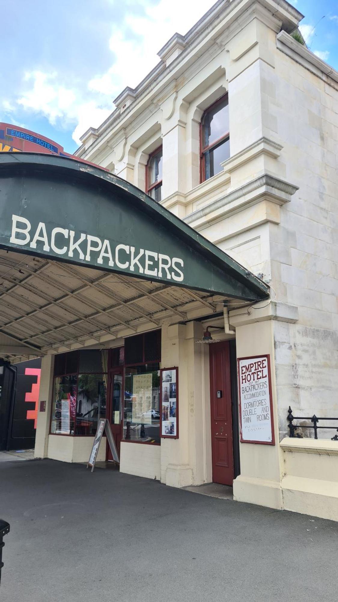 Empire Hotel Backpackers Оамару Екстериор снимка