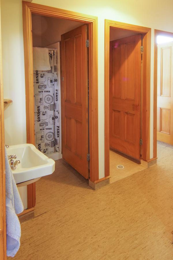 Empire Hotel Backpackers Оамару Екстериор снимка